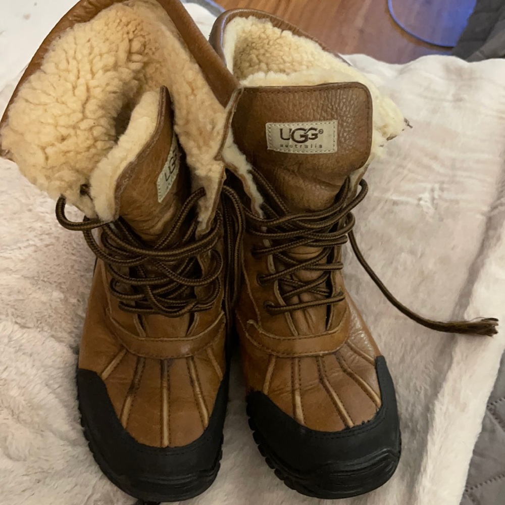Ugg Adirondack II Boot size 7